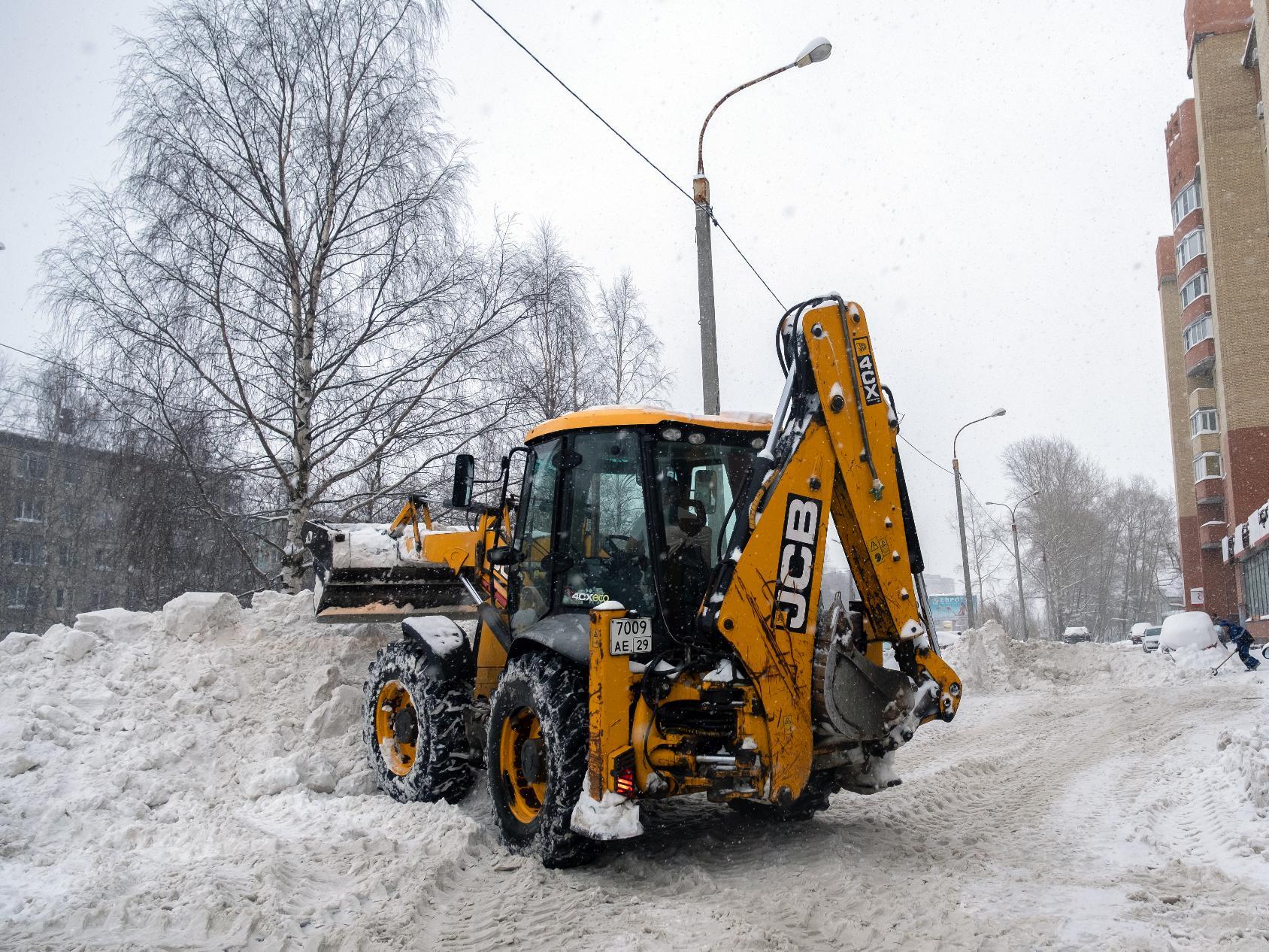 Техники для уборки снега в городе не хватает, особенно малогабаритной для очистки тротуаров. 