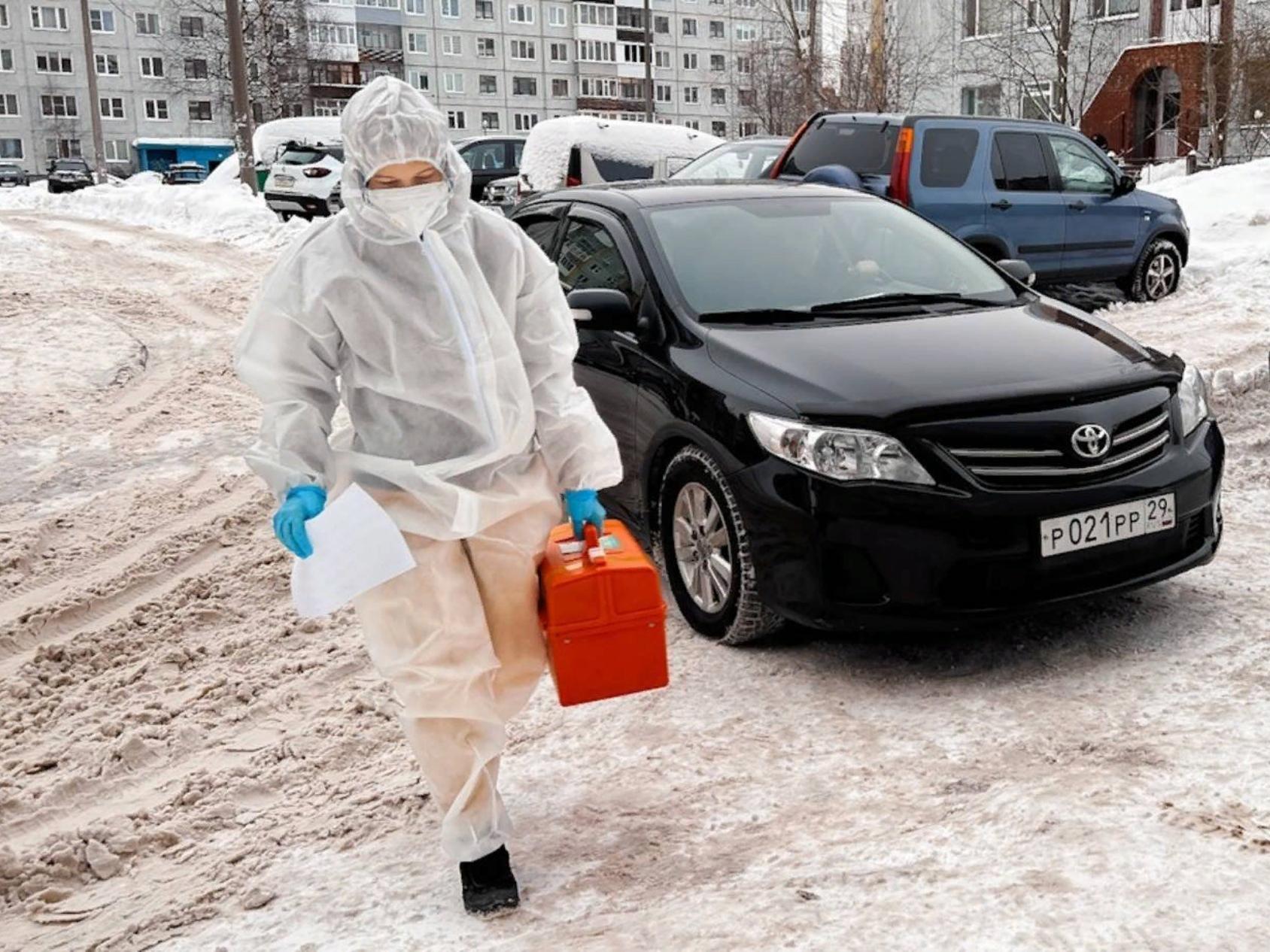 Скидка на автомобили для медработников. Врач на машине. Покажи машину у докторов номер 0 3.